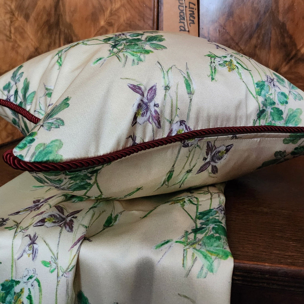 AQUILEGIA QUEENIE MAY SILK cover