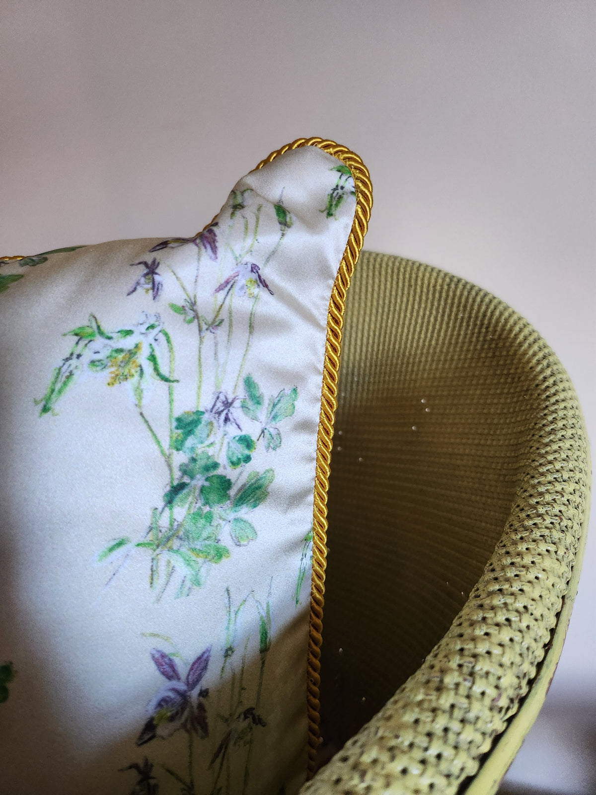 AQUILEGIA QUEENIE MAY SILK cover – Colyford Collection