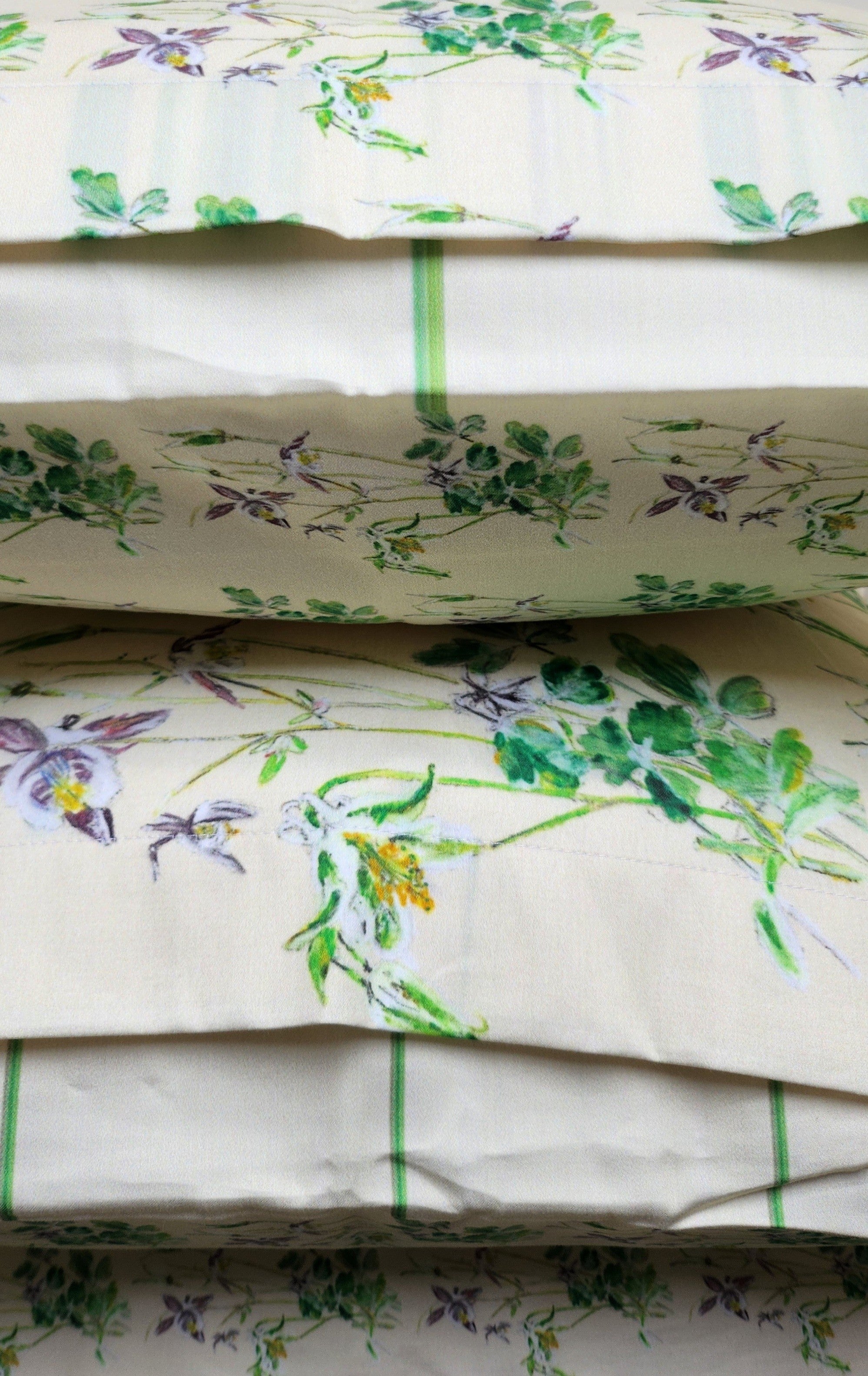 AQUILEGIA JUNE PILLOWCASE